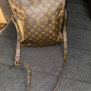 Louis Vuitton
Marceau Messenger Monogram canvas crossbody bag
Good condition